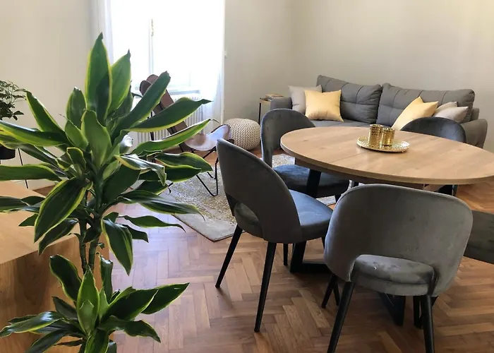 Riverside Apartament *